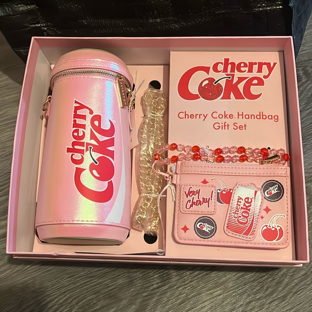 🍒Cherry Coke Handbag Gift Set🥤 - Picture 2 of 5
